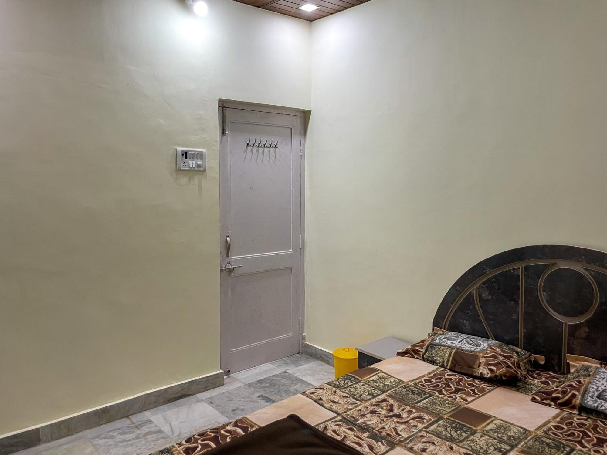 Zars Villa, Lonavala Exteriör bild